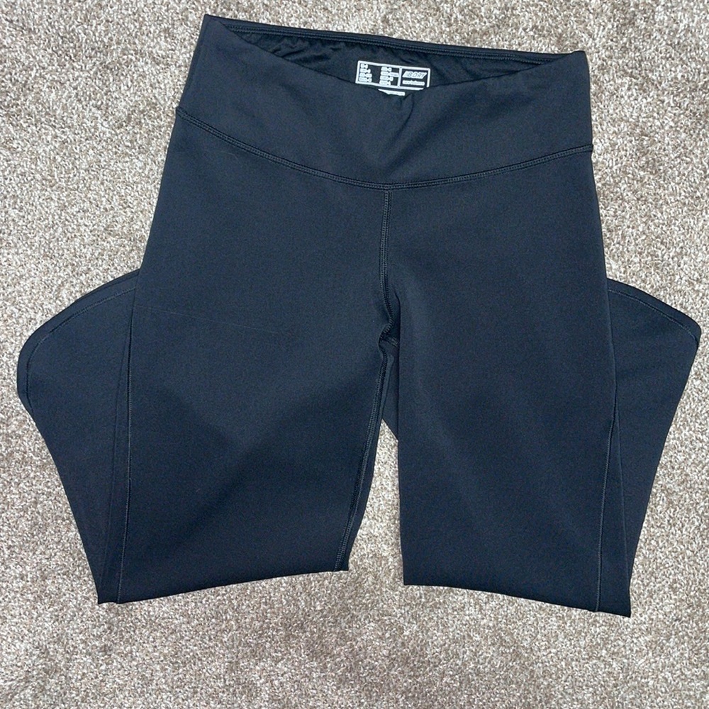 4/$24🦩 New Balance Dry Capri Leggings